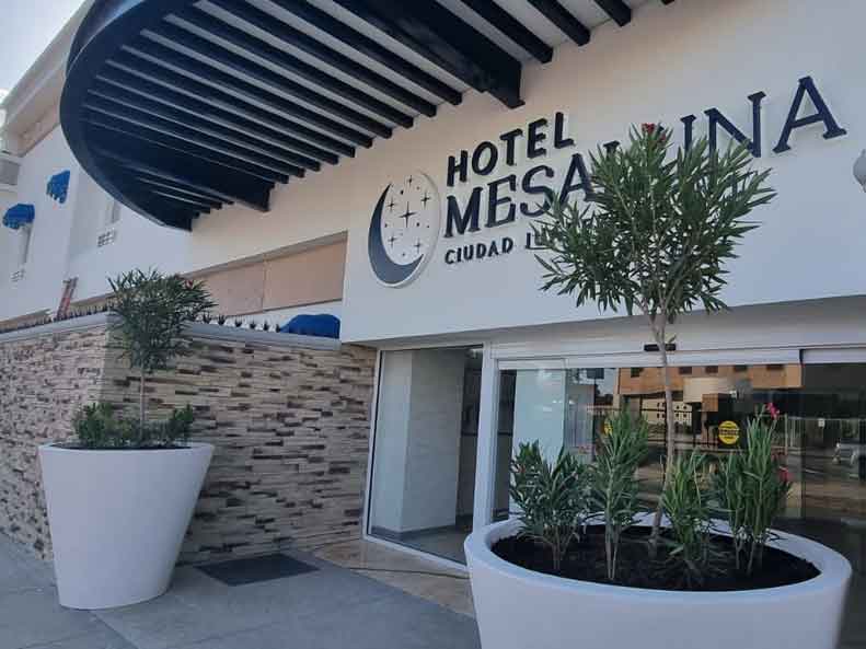 Hotel Mesaluna Short & Long